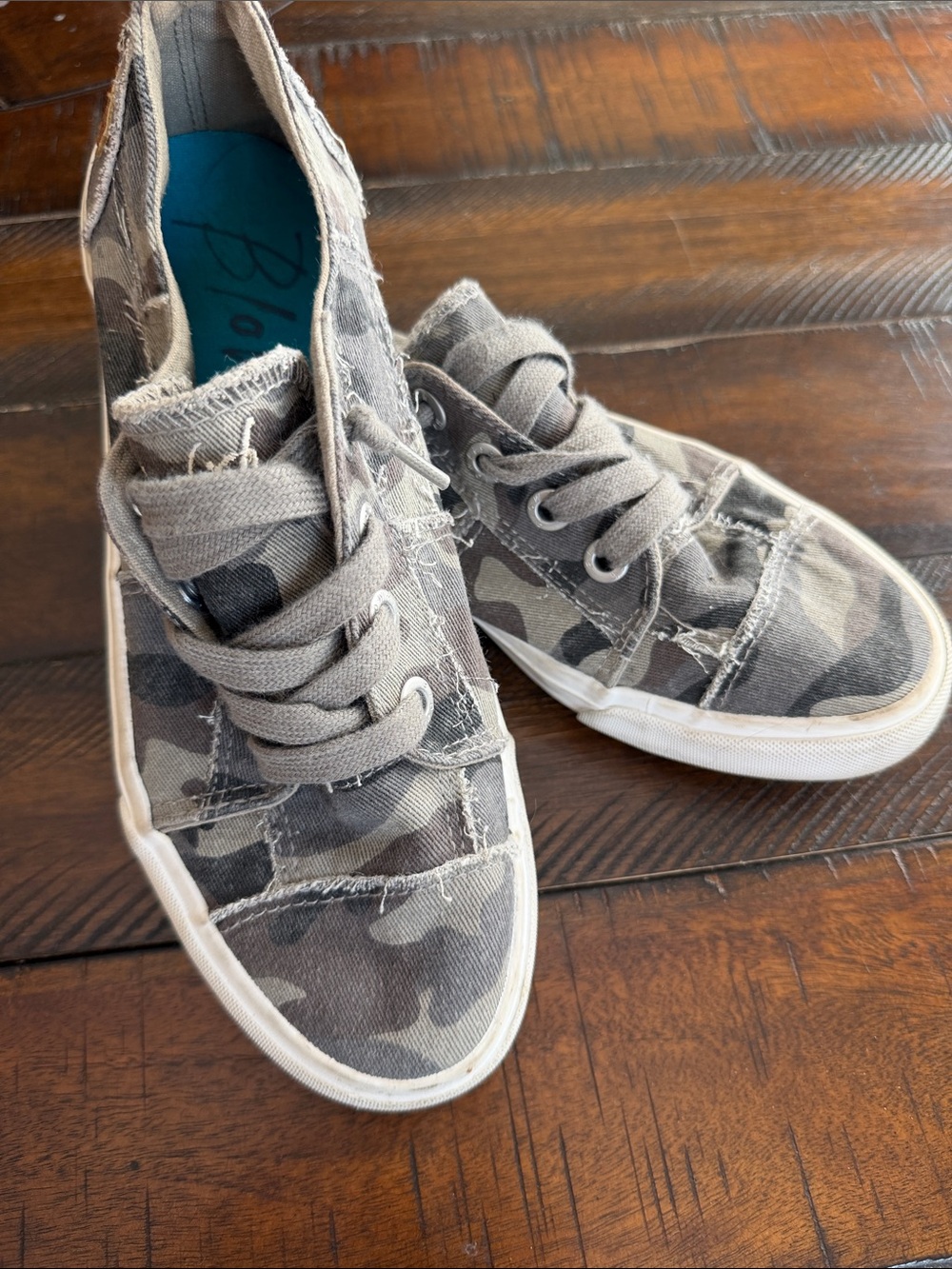Blowfish Camouflage Lace-Up Flats - Gray & Tan